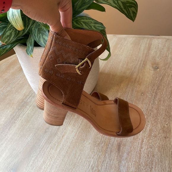 Howsty Sandals Size 38 - Picture 2 of 7